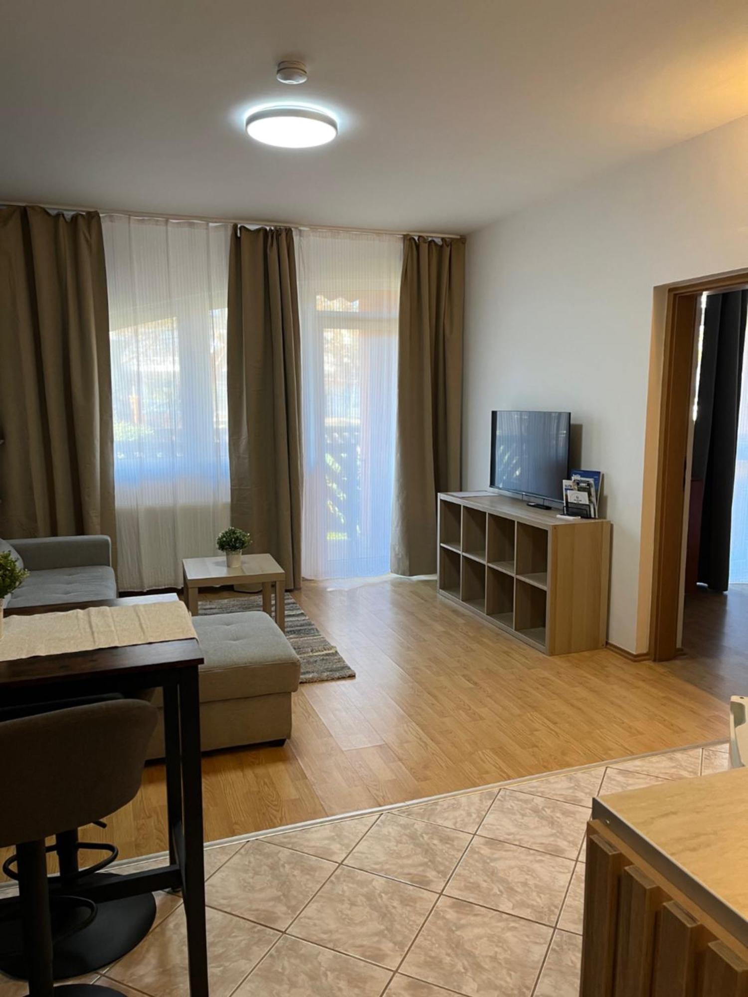 Y Apartman Balatonlelle Extérieur photo